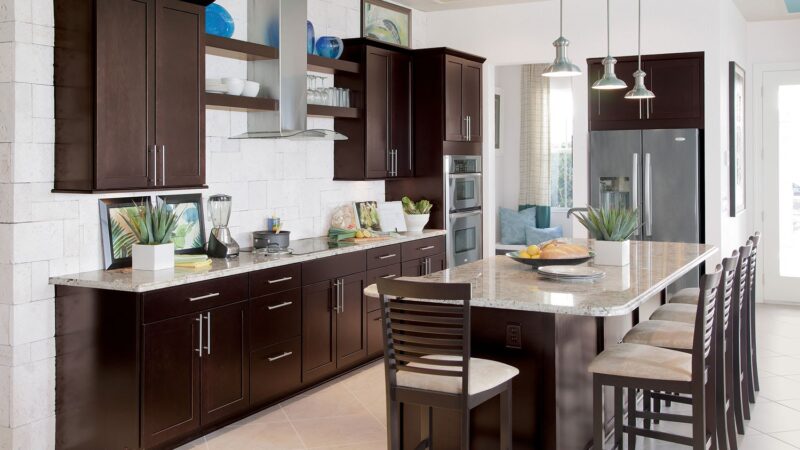 Кухонная мебель: Какую выбрать для создания комфортного и функционального пространства?